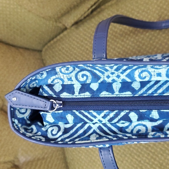 Vera Bradley Purse - Picture 6 of 7